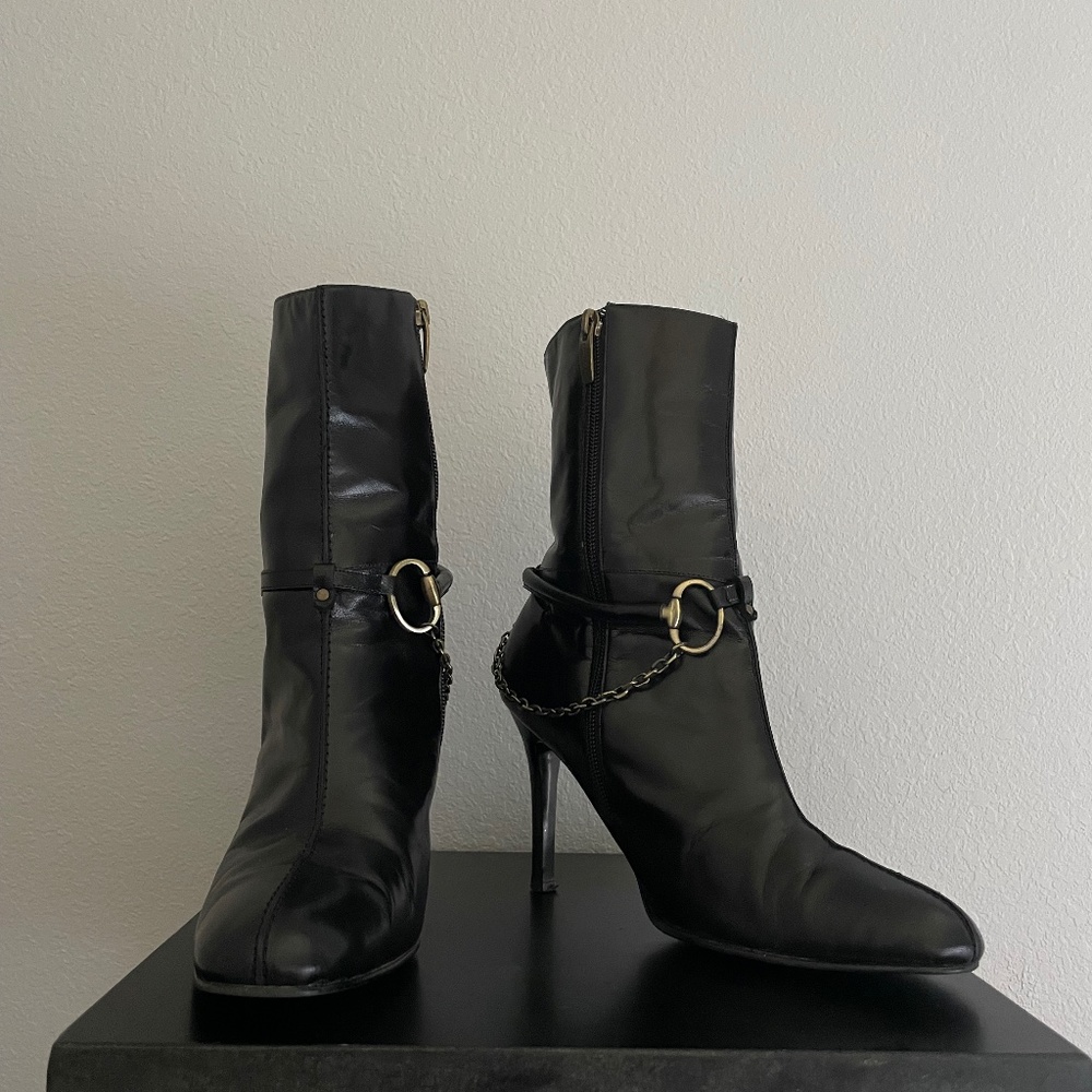 Colin Stuart Black leather bootie